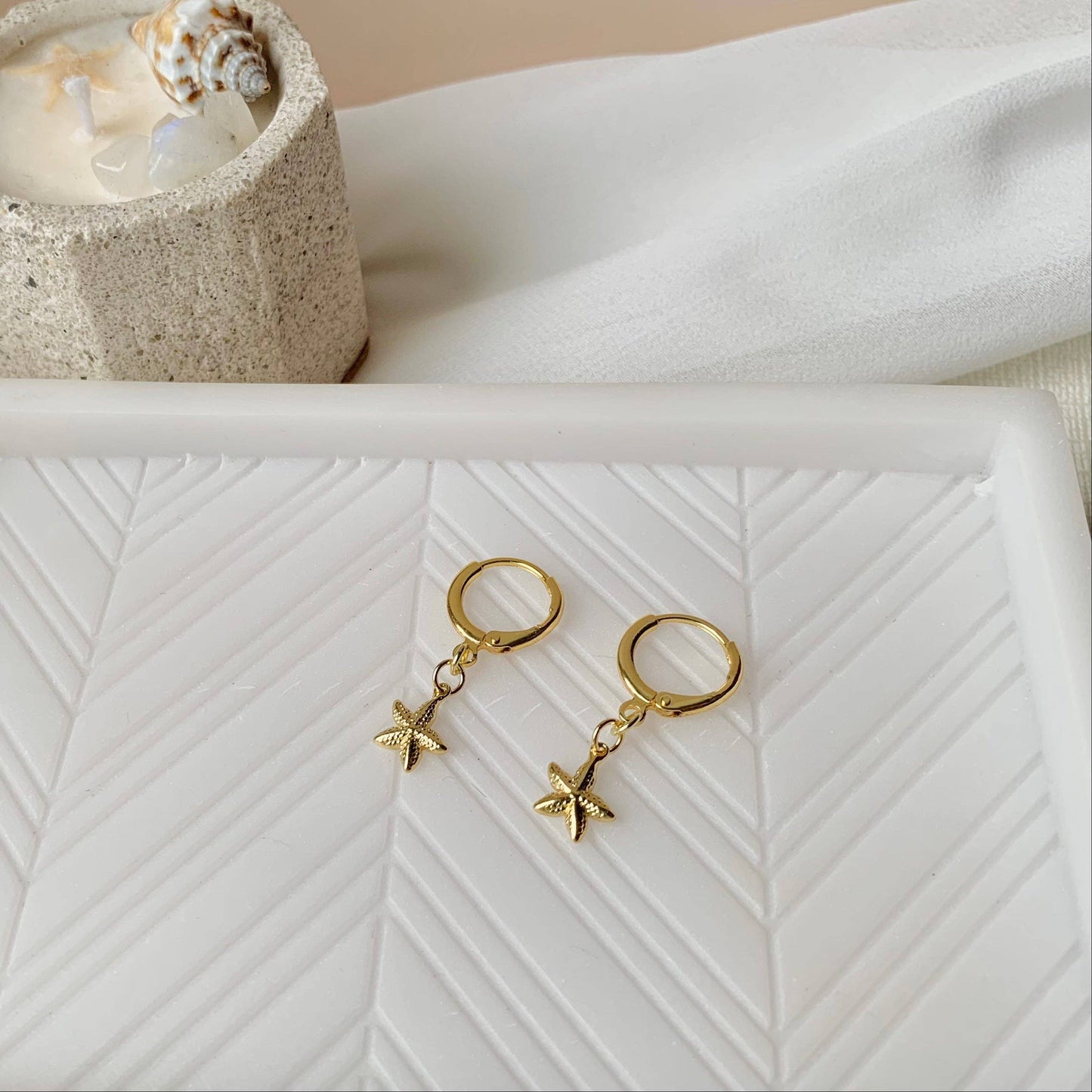 STARFISH HUGGIE HOOP EARRINGS │gold│ coastal jewelry by Salt